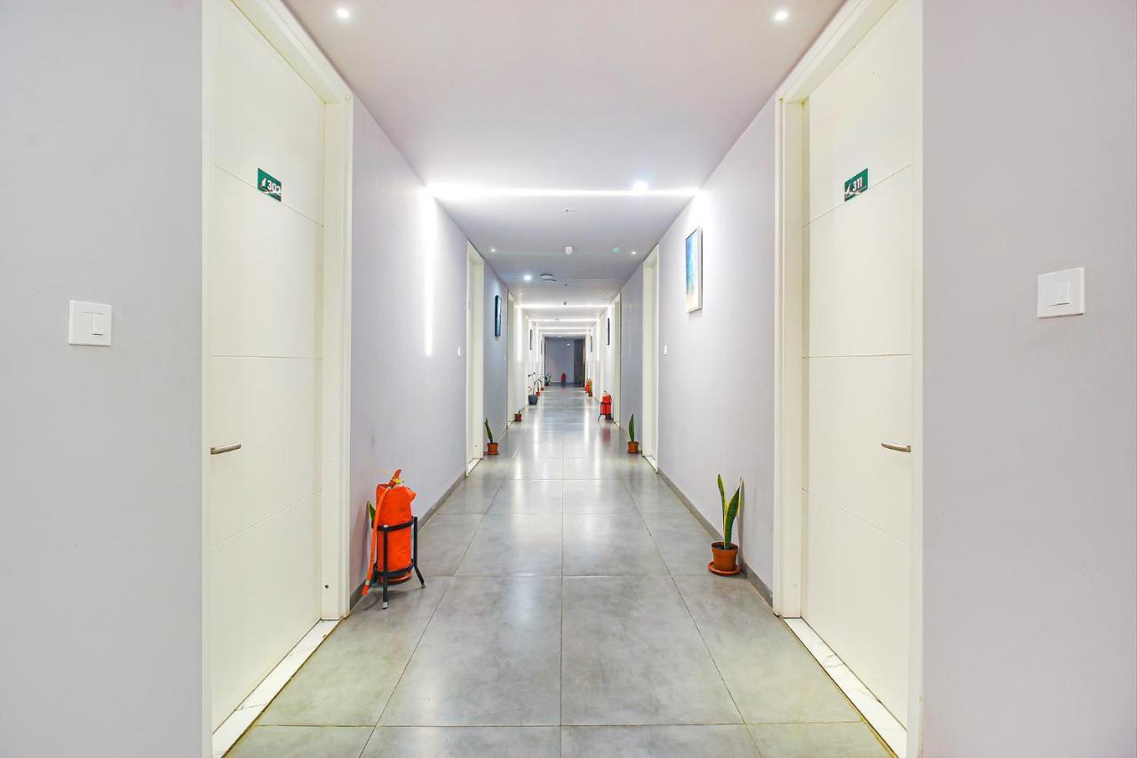 Fabhotel Ssr Fern Suites - 100M From Gsm Mall Madeenaguda Lingampalli エクステリア 写真