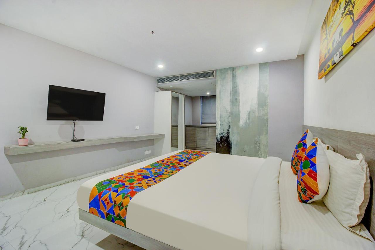 Fabhotel Ssr Fern Suites - 100M From Gsm Mall Madeenaguda Lingampalli エクステリア 写真