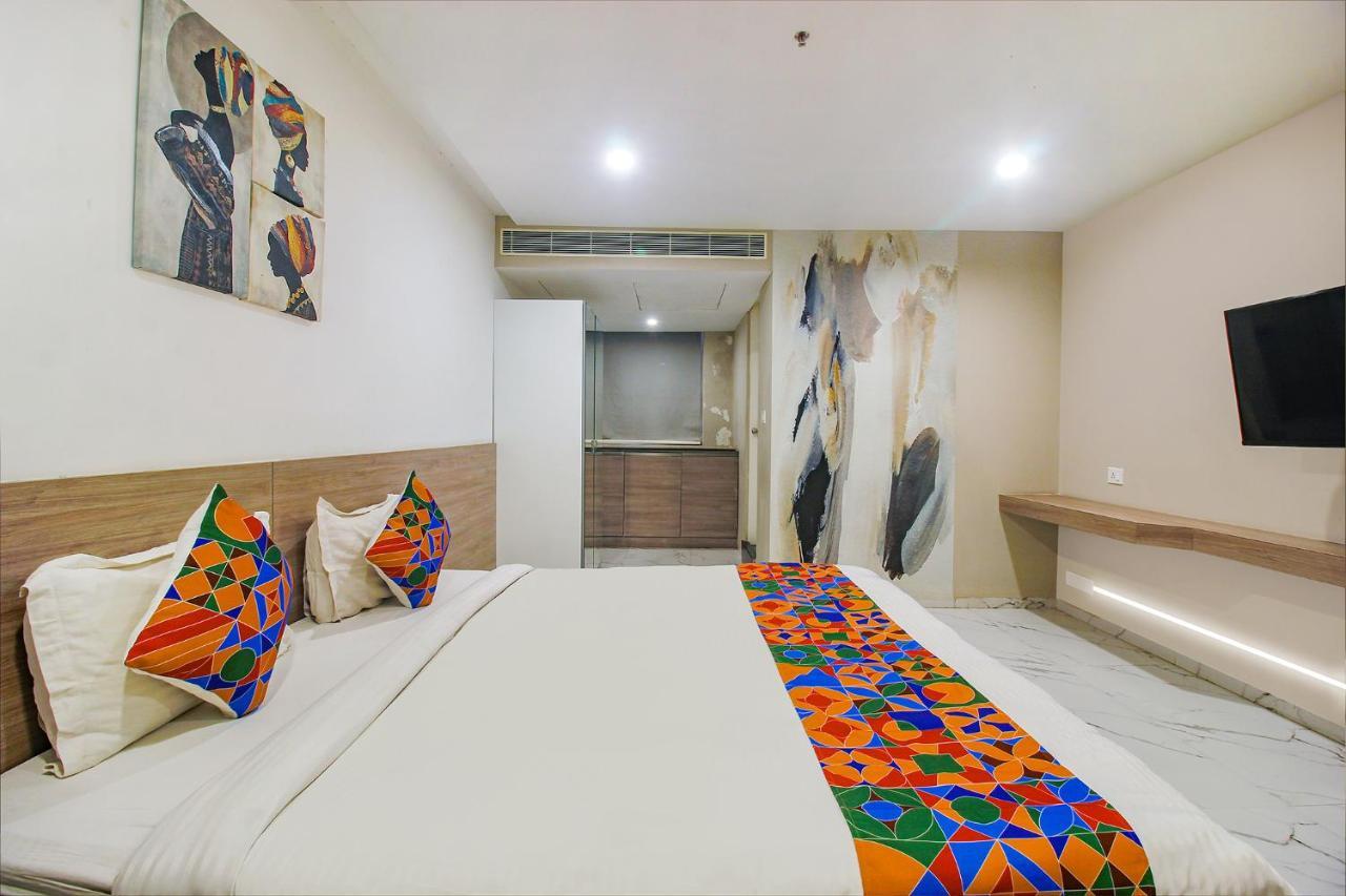 Fabhotel Ssr Fern Suites - 100M From Gsm Mall Madeenaguda Lingampalli エクステリア 写真