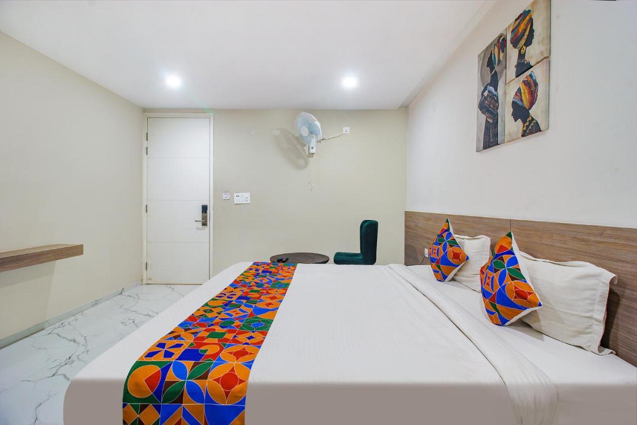 Fabhotel Ssr Fern Suites - 100M From Gsm Mall Madeenaguda Lingampalli エクステリア 写真