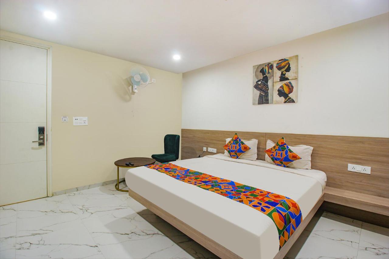 Fabhotel Ssr Fern Suites - 100M From Gsm Mall Madeenaguda Lingampalli エクステリア 写真