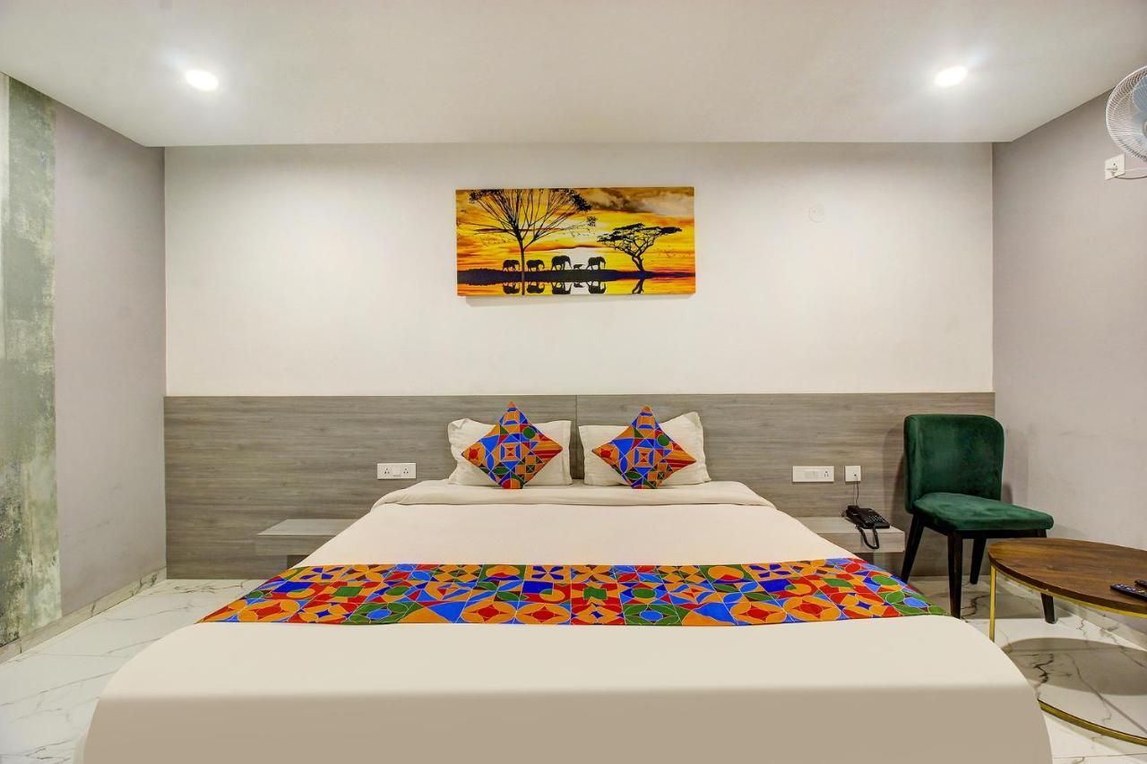Fabhotel Ssr Fern Suites - 100M From Gsm Mall Madeenaguda Lingampalli エクステリア 写真