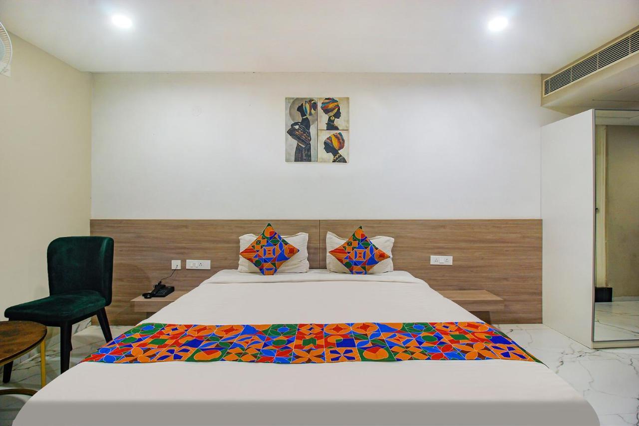Fabhotel Ssr Fern Suites - 100M From Gsm Mall Madeenaguda Lingampalli エクステリア 写真