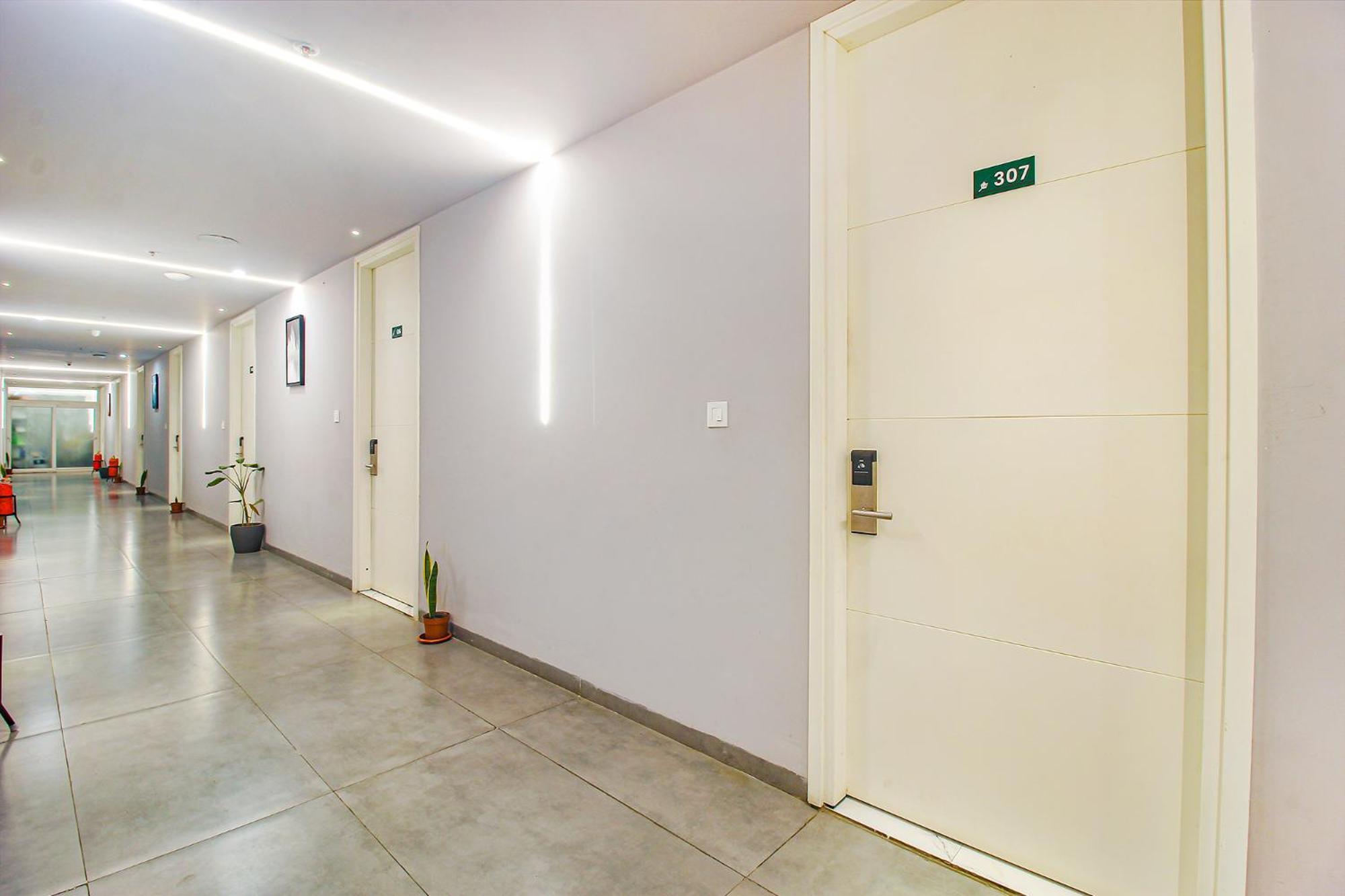 Fabhotel Ssr Fern Suites - 100M From Gsm Mall Madeenaguda Lingampalli エクステリア 写真